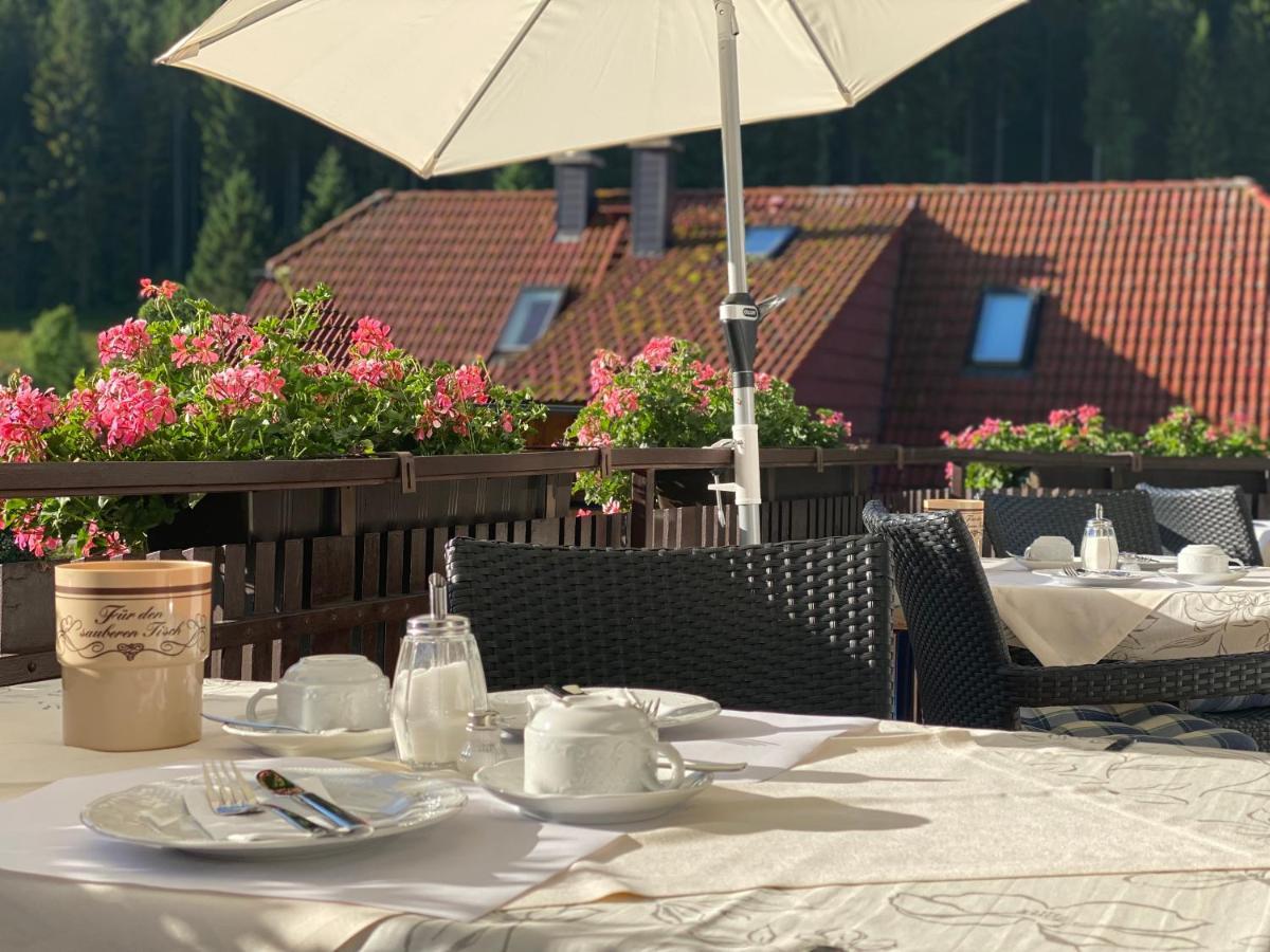 Schwarzwald-Hotel Kraeutle フェルトベルク エクステリア 写真