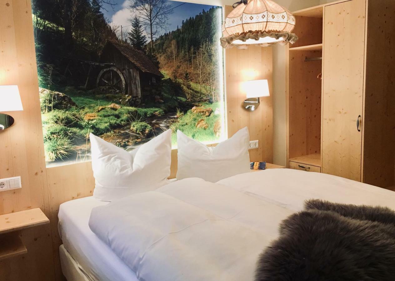 Schwarzwald-Hotel Kraeutle フェルトベルク エクステリア 写真