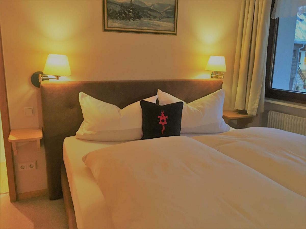 Schwarzwald-Hotel Kraeutle フェルトベルク エクステリア 写真